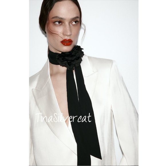 BLOGGER'S FAVE! Zara Flower Scarf NWT - Picture 1 of 15